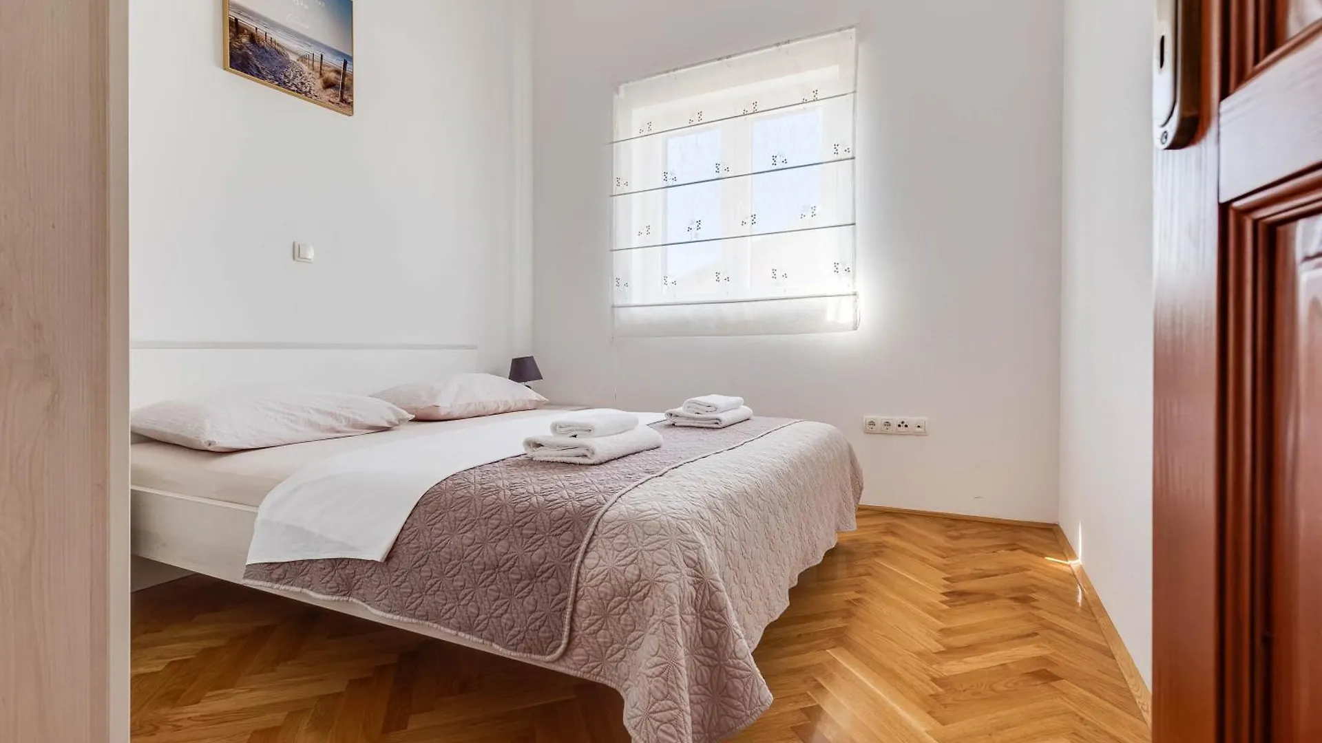 Apartmani Pocrnic Pakoštane