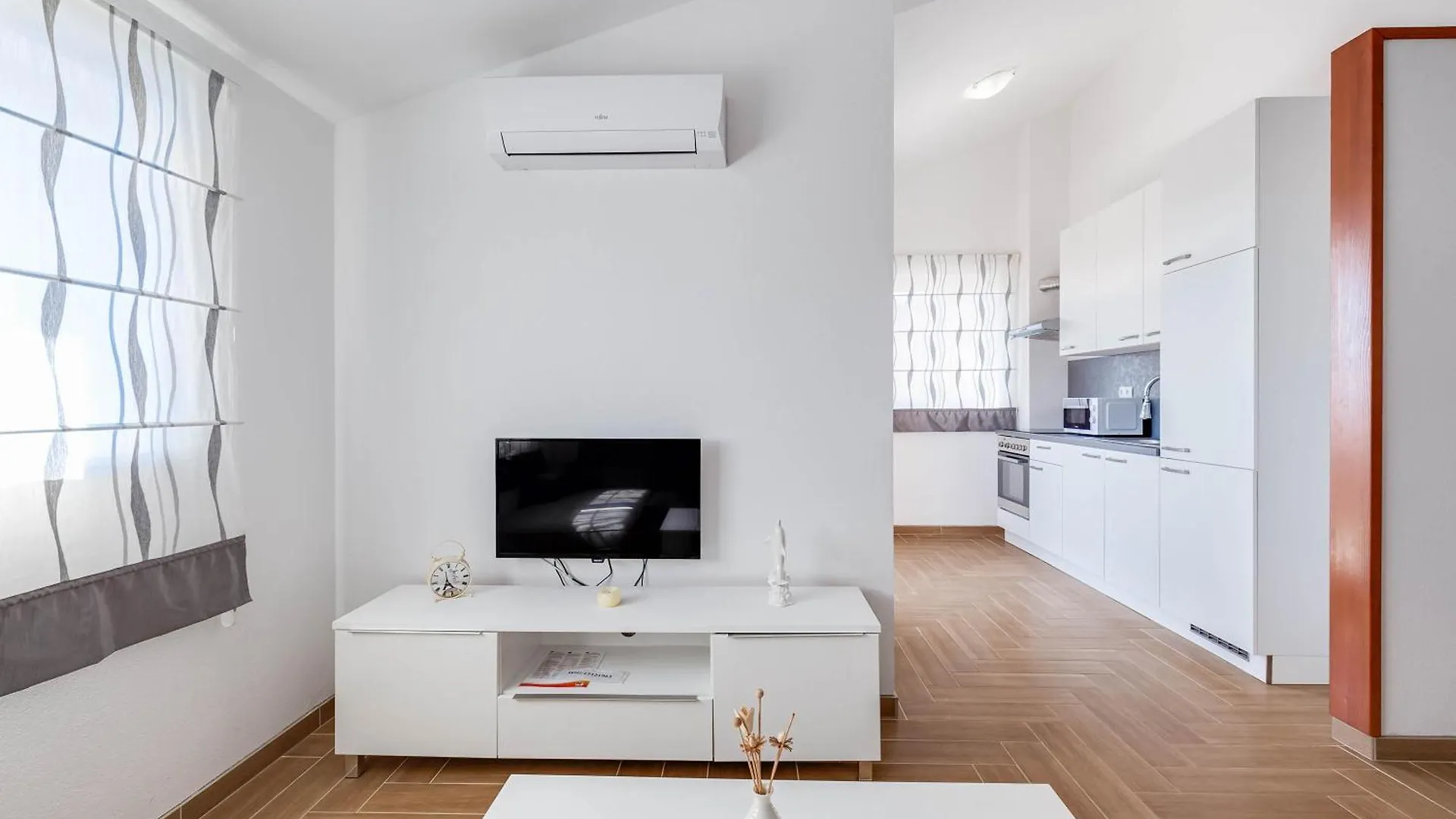 Apartmani Pocrnic Pakoštane Κροατία
